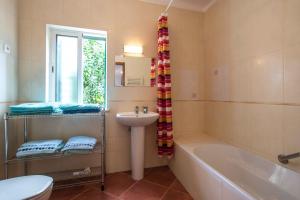 Afbeelding uit fotogalerij van Casa da Alcaria by Portucasa in Altura