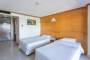 Postel nebo postele na pokoji v ubytování Hadthong Hotel