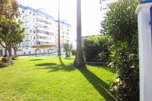 Ogród w obiekcie Costamar, Primera linea de playa, 3 dormitorios, 2 baños, vistas al mar, Internet Wifi y Garaje, Ideal parejas y familias