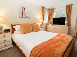 a bedroom with a bed and a flat screen tv at 3 The Fairway in Cottingham