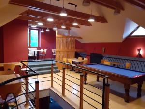 Biliardový stôl v ubytovaní Hotel Gold