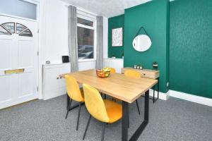 Gallery image of The Yellow Door by Avenew Management Serviced Accommodation in Stoke on Trent