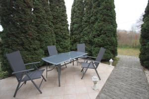Vonkajšia záhrada v ubytovaní Mandula Wellness Apartmanház