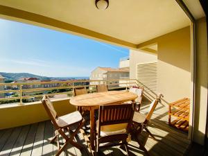Balkón nebo terasa v ubytování Les Jardins de Quatrina 2 chambres vue mer