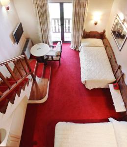 Cama o camas de una habitación en HOTEL SPA MONTANA