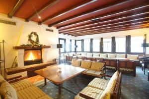 Posezení v ubytování HOTEL SPA MONTANA