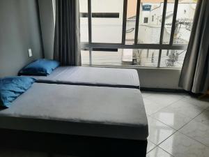 Tempat tidur dalam kamar di SAXÔNiA HOTEL