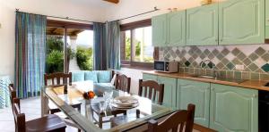 Кухня или мини-кухня в Sardinia Family Villas - Villa Gaia with private pool in the countryside
