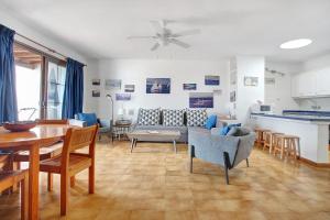 a living room with a couch and a table at Puerto Chico R in Playa Blanca