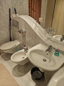 Bilik mandi di Apartment IRMAN Na Sukharevskoy