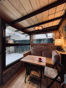 a room with a table and chairs and a window at Apartament Aretta in Braşov