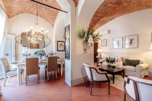 A seating area at Villa Chianti, your Secret 4 Bedrooms Retreat with View over the Vineyards in Marcialla