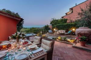 A balcony or terrace at Villa Chianti, your Secret 4 Bedrooms Retreat with View over the Vineyards in Marcialla