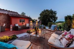 A seating area at Villa Chianti, your Secret 4 Bedrooms Retreat with View over the Vineyards in Marcialla