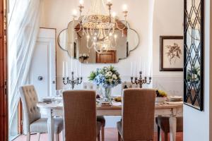 A seating area at Villa Chianti, your Secret 4 Bedrooms Retreat with View over the Vineyards in Marcialla