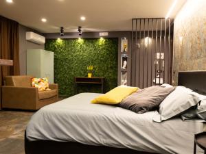 A bed or beds in a room at THOMAS SEA VIEW