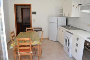A kitchen or kitchenette at Appartamento 2m