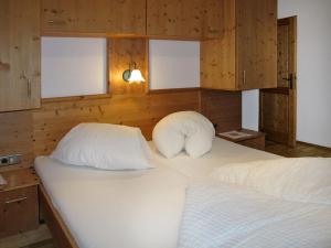 Imagen de la galería de Chalet Heisenhaushütte - MHO684 by Interhome, en Ramsau im Zillertal