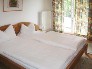 Ein Bett oder Betten in einem Zimmer der Unterkunft Apartment Meran-1 by Interhome