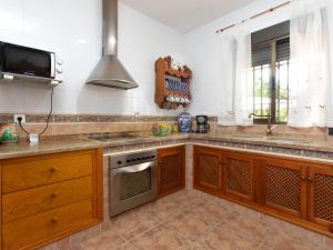 Kuchyňa alebo kuchynka v ubytovaní Holiday Home El Pino by Interhome