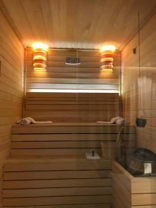 Koupelna v ubytování Korpa Deli Rooms SPA + 37 fotografií