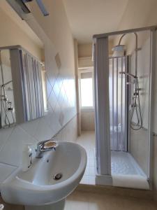 Kupatilo u objektu Elpida Apartment Reggio Calabria