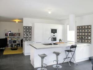 A kitchen or kitchenette at Holiday Home Mogador - CCP115 by Interhome