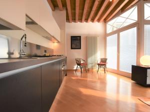 Dapur atau dapur kecil di Apartment Iris by Interhome