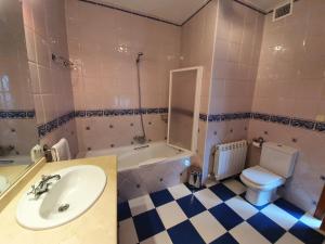 Koupelna v ubytování Casa La Plazuelilla + 37 fotografií