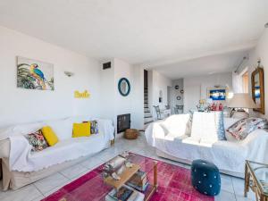 En eller flere senge i et værelse på Holiday Home Yalou by Interhome