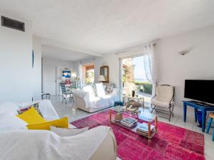 Et tv og/eller underholdning på Holiday Home Yalou by Interhome