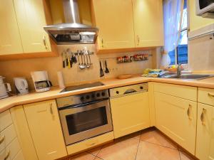Η κουζίνα ή μικρή κουζίνα στο Holiday Home Sanddorn by Interhome