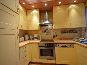 Η κουζίνα ή μικρή κουζίνα στο Holiday Home Sanddorn by Interhome +19 φωτογραφίες