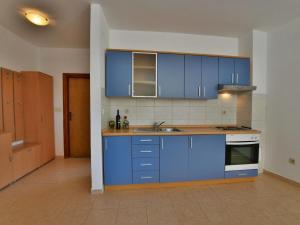 Dapur atau dapur kecil di Apartment Sani-1 by Interhome