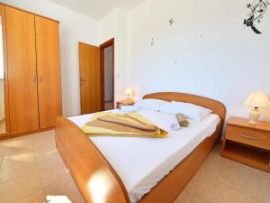 Postel nebo postele na pokoji v ubytování Apartment Sani-1 by Interhome + 16 fotografií