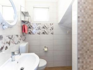 Koupelna v ubytování Holiday Home San Martino II by Interhome