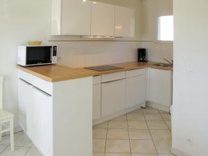 Kuchyň nebo kuchyňský kout v ubytování Holiday Home Résidence Indigo II - BPL326 by Interhome