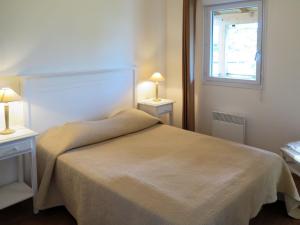 Ліжко або ліжка в номері Apartment Les Cottages du Lac T3 by Interhome