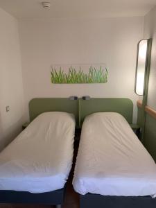 Postel nebo postele na pokoji v ubytování ibis budget Chambéry Sud Challes Les Eaux