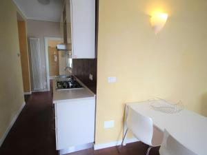 O bucătărie sau chicinetă la Apartment La Pocetta-2 by Interhome