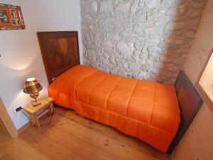 A bed or beds in a room at Apartment Albergo Diffuso - Cjasa Ustin-2 by Interhome