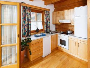 Kuchyň nebo kuchyňský kout v ubytování Holiday Home Sonnleiten-1 by Interhome