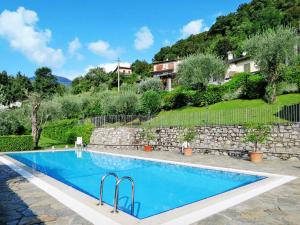 The swimming pool at or close to Apartment Poggio degli Ulivi by Interhome