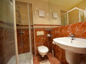 Ένα μπάνιο στο Holiday Home Strandflieder by Interhome