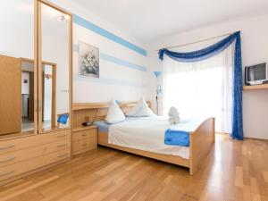 Llit o llits en una habitació de Apartment Lorina-Lean-Marko - CKV118 by Interhome