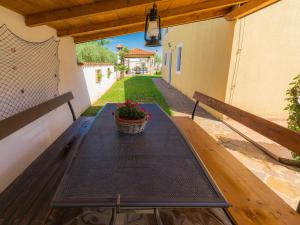 En balkon eller terrasse på Holiday Home Ksenija-1 by Interhome