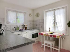 Dapur atau dapur kecil di Chalet Chalet Christina by Interhome