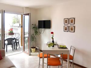 Μια τηλεόραση ή/και κέντρο ψυχαγωγίας στο Apartment Viola-1 by Interhome