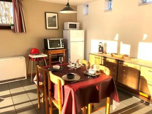 A kitchen or kitchenette at Holiday Home Au bord du Lac-1 by Interhome