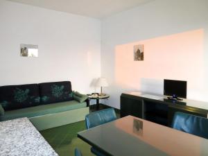 Et sittehjørne på Apartment Costa di Kair ed Din-1 by Interhome
